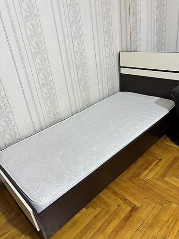 Tək nəfərlik çarpayı və döşək dəsti. - Ölçü: təxmini 90x200 sm — 1