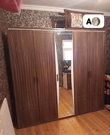 ikinci el dolab: AYGUN 🌖Dolab satılır *Qiymət 200 azn* Hündürlük: 2.17 m Eni: 2.33 m — 1