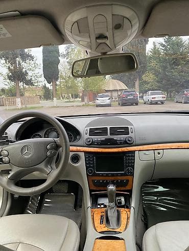 maşın 099: Mercedes-Benz E 320: 3.2 l | Sedan — 10