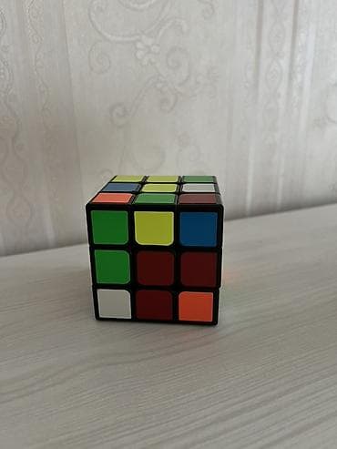 Игрушки: Məhsul: Klassik 3x3 Rubik kubu Xüsusiyyətlər: - Standart 3x3 ölçü — 1