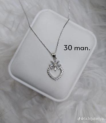 Gümüş rəngli zərif kolye - Zəncir: incə, parlaq metal zəncir - Kulon