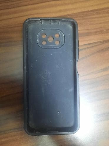 Мобильные телефоны и аксессуары: Bu, arxa tərəfində futbolçu təsviri olan qara rəngli telefon qabıdır — 2