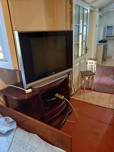 ucarda ev satilir: Gurd deresi 1 heyetde 2 evdi, ev sahibi de eyni heyetde yawayir — 4