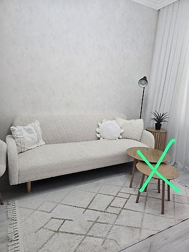 Divan satılır 250 azn.Jyusk markasıdır. Divan açılır. Baza yoxdu. Olcu