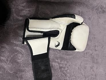 Ovçuluq və balıqçılıq: Venum boks əlcəkləri – 10 oz - Rəng: ağ/qara, böyük “VENUM” loqosu - — 2