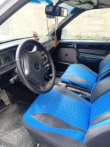 mercedes smart: Mercedes-Benz 190 (W201) sedan - Kuzov: gümüş rəng, 4 qapı, klassik — 7