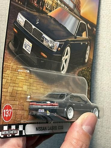 dəmir pullar: Hot Wheels Premium – Boulevard seriyası, Nissan Laurel C33 die-cast — 3