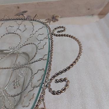 bayram: Dekorativ metal səbət – şüşə altlıqla - Material: gümüşü rəngli metal — 4