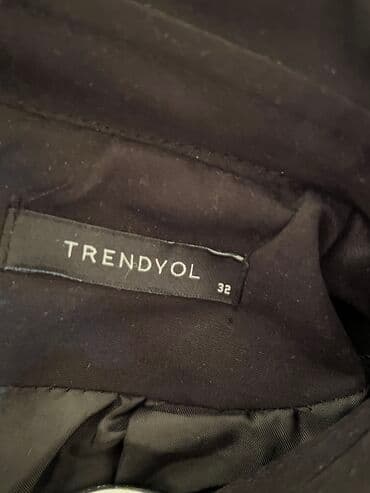 trençkot: Plaş. Trençkot Cox az geyinilib .teze kimidi. XXs razmerdi. S razmer — 4