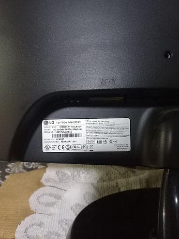 Планшеты: LG Flatron W1943SS-PF LCD monitor - Ekran: 18.5 düym, geniş format — 3