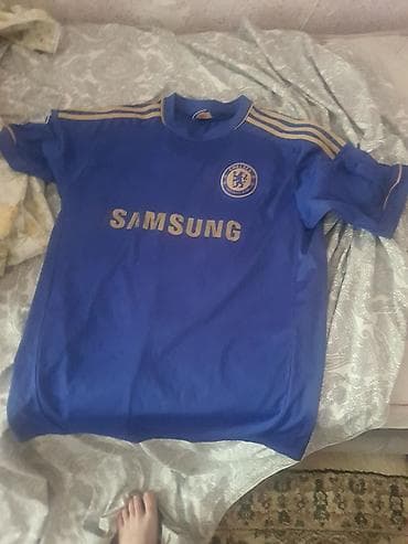 Yazılarının bəzi yerlərində çatlar var replika futbolkadır