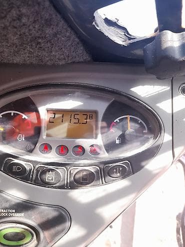 Bobcat S220 skid steer yükləyici Xüsusiyyətlər: - Model: Bobcat S220