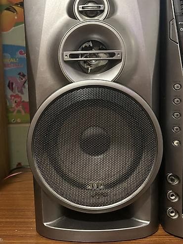pc 1 tb: JVC musiqi mərkəzi satılır. Komplektə əsas blok və 2 ədəd iri ölçülü — 2