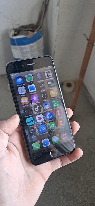 tank 4 pro: IPhone 7, 32 GB, Qara, Barmaq izi — 2