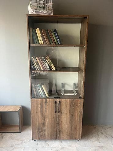 Ofis qonaq kreslosu – qara dərili - Model: metal karkaslı, 4 ayaqlı — 6