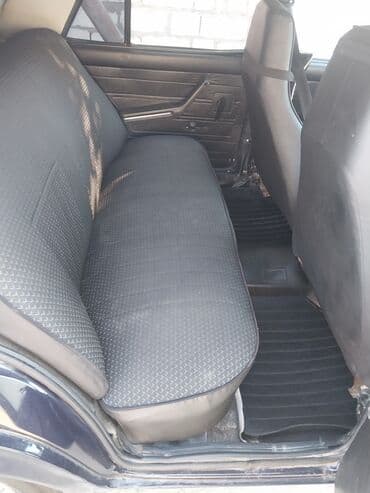 dörd göz maşın: Model: Lada (VAZ) 2107 Kuzov: sedan, tünd mavi rəng Dövlət nömrə — 10