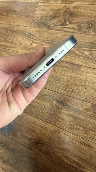 işlenmiş kameralar: IPhone 15 Pro, 128 GB, Gümüşü, Simsiz şarj, Face ID — 4