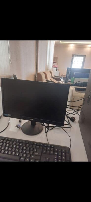 Monitorlar: AOC markalı qara rəngli LCD monitor, ofis və ya ev istifadəsi üçün