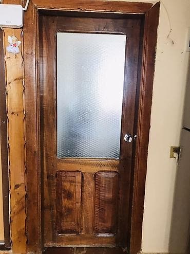 taxta: Taxta otaq qapısı təqdim olunur. Qapı klassik dizaynda hazırlanıb — 1