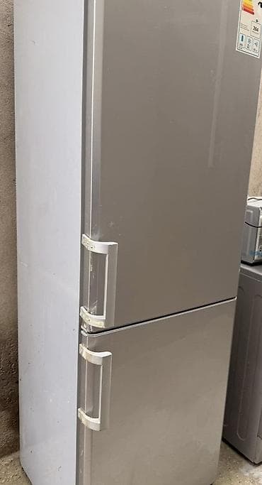 2 qapılı Hisense Soyuducu Satılır, rəng - Gümüşü