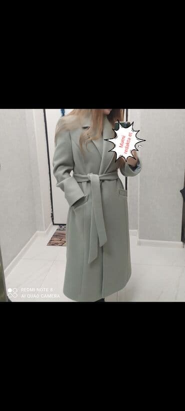 Qaşıqlar: Zərif dizaynlı qadın palto - Rəng: açıq boz-yaşıl (səssiz pastel ton) — 1