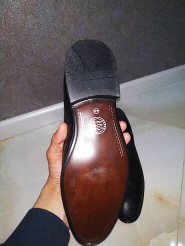 i̇sti kişi cemperləri: Ayaqqabı türk istehsalı, qış üçün. Təmiz dəridir. Ölçü 44. Zəmanət — 3