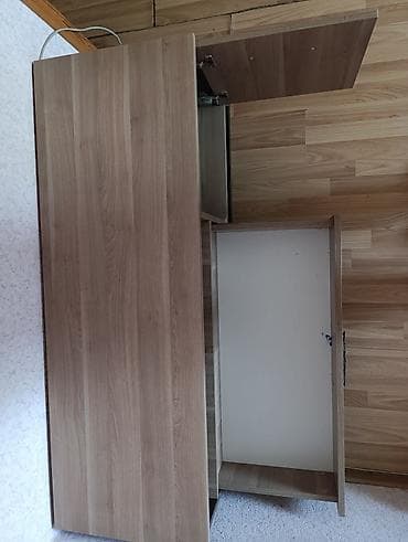divar refleri: İşlənmiş, Düz TV altlığı, Polkalı, Laminat — 2