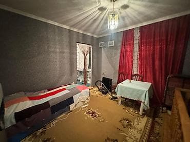 binə kiraye: Kirayə verilən otaq – iki mərtəbəli ev - Geniş, işıqlı otaq; pəncərə — 3