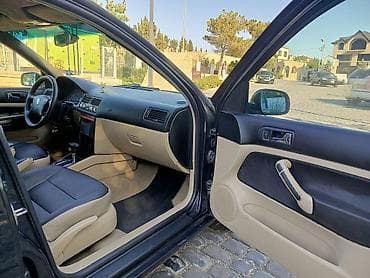 1.6 toyota corolla: Volkswagen Bora: 1.6 l | 2000 il Sedan — 5