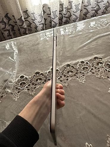 Təcili satilir Karopka kutusu adabdiri her şryi var. HONOR planşet -