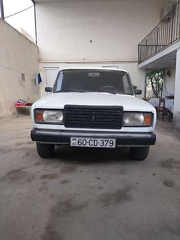 2107 şit: VAZ Lada 2107 sedan - Kuzov: 4 qapılı sedan, ağ rəng - Nömrə: AZ — 1