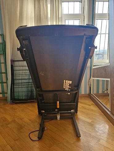 ems trainer: Evdə idman üçün nəzərdə tutulmuş qaçış bandı. Bu cihaz qara rəngdədir — 6