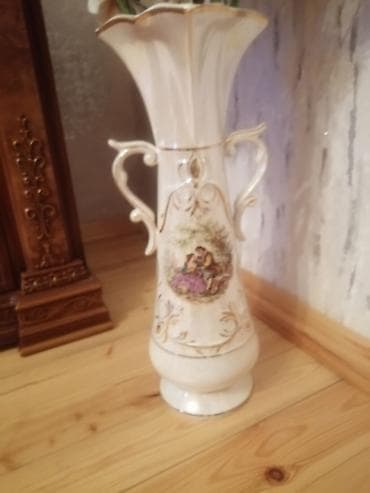 Köhnə tipli mexaniki tikiş maşını – Singer. Xüsusiyyətlər: - Mexaniki — 4