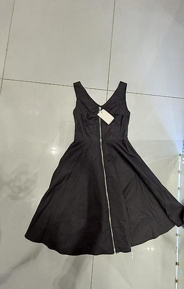 sade qara don modelleri: Tund goy - Rəng: qara - Model: qolsuz, V biçimli ön və arxa dekolte — 2