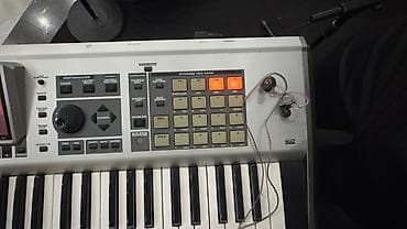 gitara simleri: Sintezator, Roland — 3