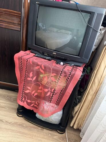 Televizor və altlıq bir yerdə 50.00 azn