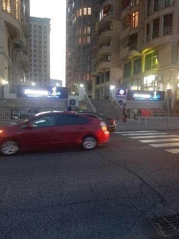 kesle kiraye: Xətai metrosunun yaxınlığında yerləşən ümumi sahəsi 120 kv,m olan,3 — 4