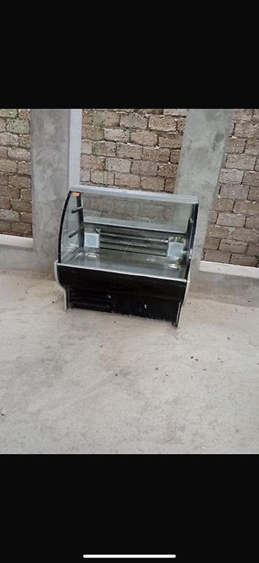 Промышленные морозильники: Kafe, şirniyyat evi və marketlər üçün şüşə vitrinalı soyuducu vitrin — 1