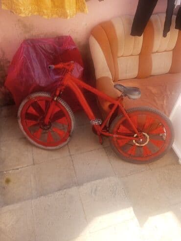 электро велик: Şəhər tipli velosiped – fərqli dizayn - Rəng: tam qırmızı (gövdə — 2