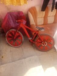 трехколесный велосипед для взрослых: Qırmızı rəngdə şəhər/dağ tipli velosiped. Xüsusiyyətlər: - — 1