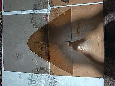 bezekli a herfi: Masa üçün tünd rəngli şüşə üstlük dəs — 3