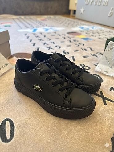 29 razmer.1 defe geyinib ayagina balacadi.Lacoste kişi/kadın idman