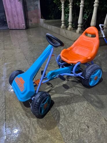 Uşaq geyimi və ayaqqabıları: Uşaq nəqliyyat dəsti 1) Pedallı kart - 4 təkərli, aşağı oturacaqlı — 1