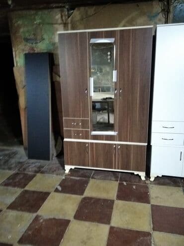 kupe şkaf: Yeni, Kupe, 3 qapılı Düz dolab, Dolab-asılqan, Azərbaycan — 20