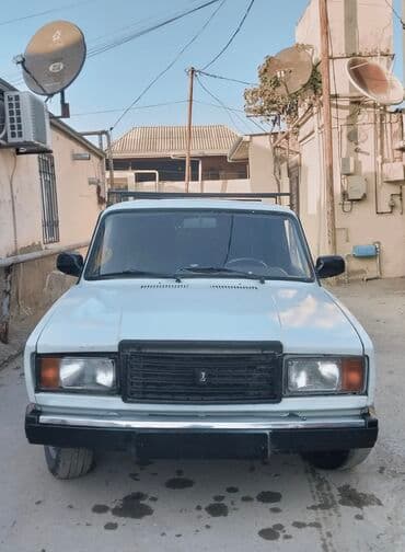 Model: Lada/VAZ-2104 (klassik “yeddilik”) Kuzov: sedan, 4 qapı Rəng