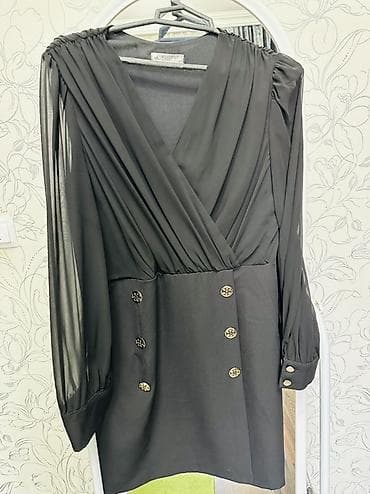 Şortlar: Qara şifon paltar - Zərif dizayn: yuxarı hissəsi qatlı, V-formalı — 2