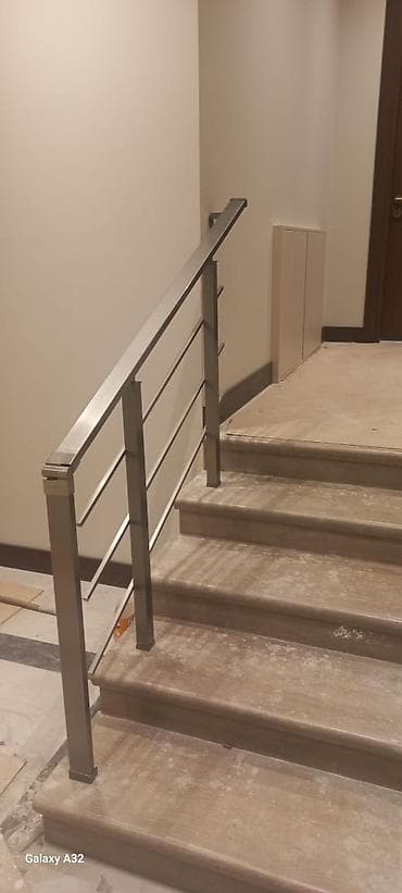 Paslanmayan poladdan pilləkən məhəccəri - Material: yüksək