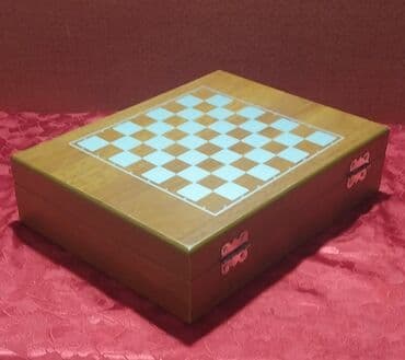 gitara qabi: İçki qabı dəsti şahmat lövhəsi ilə birlikdə satılır. Üzərində Alov — 6