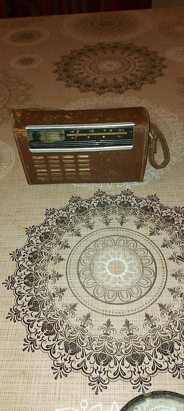 radio vakansiya: Retro portativ radio qəbuledici - Dizayn: qəhvəyi dəri örtüklü — 2