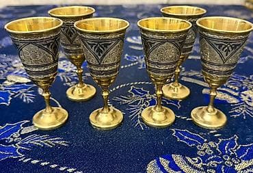 antik service: Antik üslubda gümüş qablardan ibarət dekorativ dəst 841 qram Tərkibi — 3